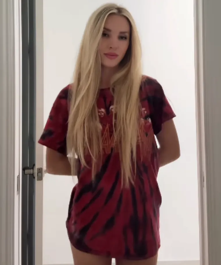 Najpoznatija teniska barbika poludjela za Đokovićem, do&scaron;la mu na trening: 'Nemoj nikad ostariti'