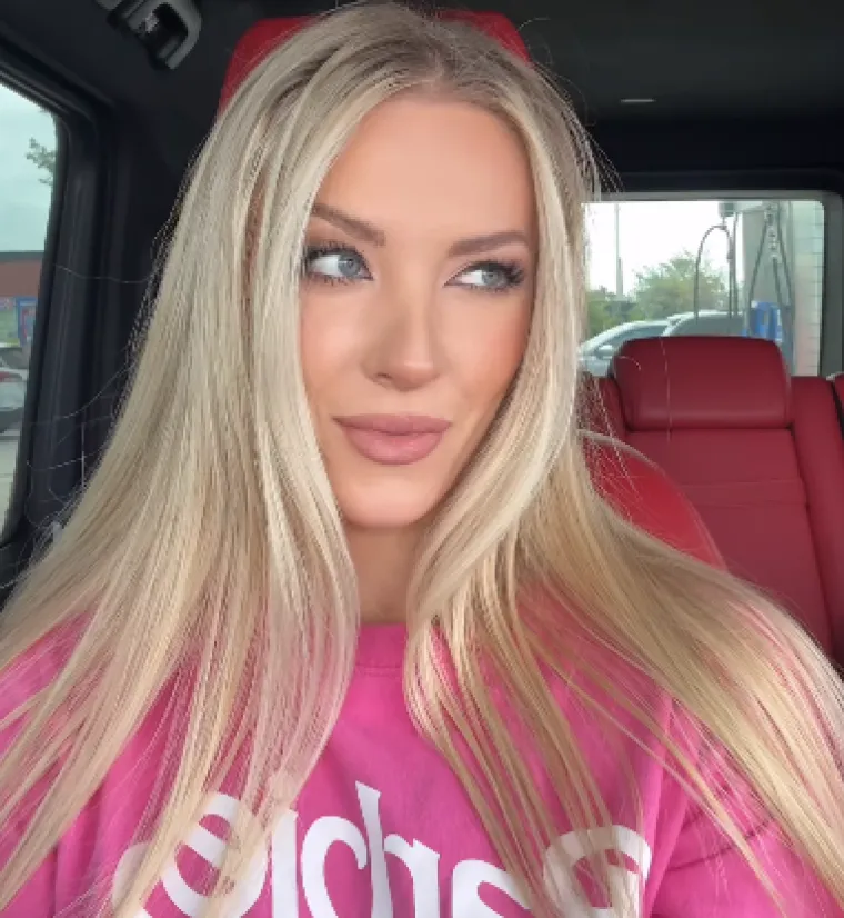 Najpoznatija teniska barbika poludjela za Đokovićem, do&scaron;la mu na trening: 'Nemoj nikad ostariti'