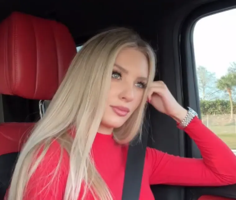 Najpoznatija teniska barbika poludjela za Đokovićem, do&scaron;la mu na trening: 'Nemoj nikad ostariti'