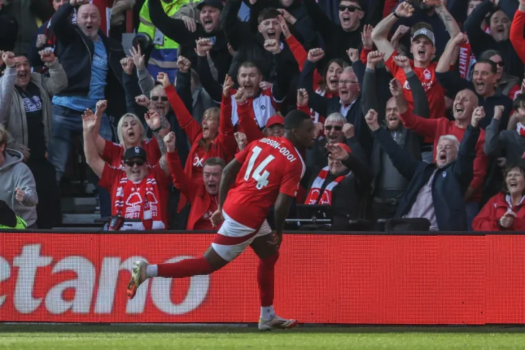 Hudson-Odoi slavi gol. 