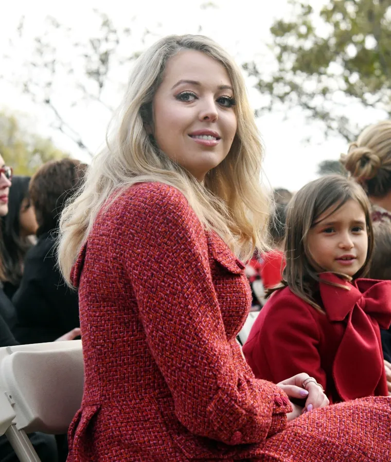 Tiffanyna prisutnost na društvenim mrežama također je umjerena s povremenim objavama koje pružaju uvid u njezin privatni život.
