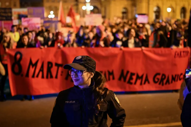 Veliki noćni marš diljem Hrvatske: Pogledajte kakve su poruke nosili na transparentima