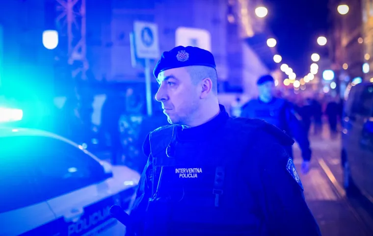 Veliki noćni marš diljem Hrvatske: Pogledajte kakve su poruke nosili na transparentima