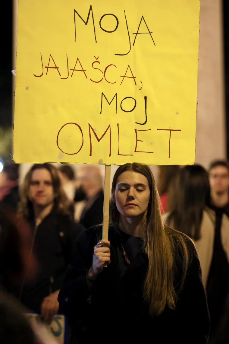 Veliki noćni marš diljem Hrvatske: Pogledajte kakve su poruke nosili na transparentima