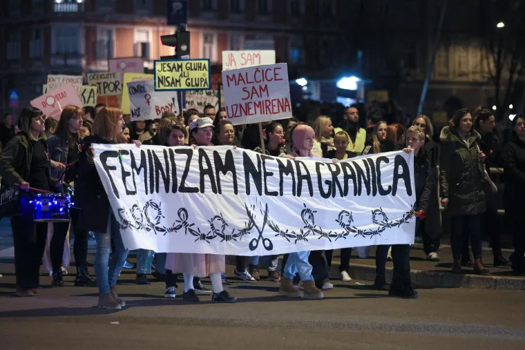 Veliki noćni marš diljem Hrvatske: Pogledajte kakve su poruke nosili na transparentima