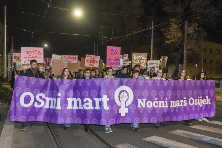 Veliki noćni mar&scaron; diljem Hrvatske: Pogledajte kakve su poruke nosili na transparentima