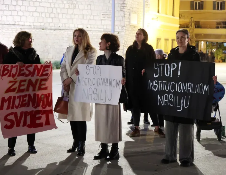 Veliki noćni mar&scaron; diljem Hrvatske: Pogledajte kakve su poruke nosili na transparentima