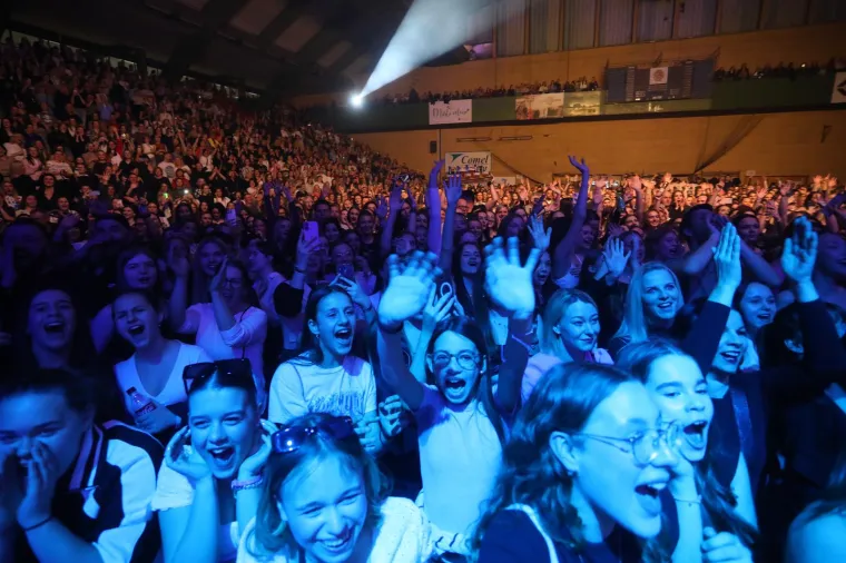 Publika je uglas pjevala njezine najveće hitove, a pjesma Milo moje izazvala je posebne emocije u dvorani.