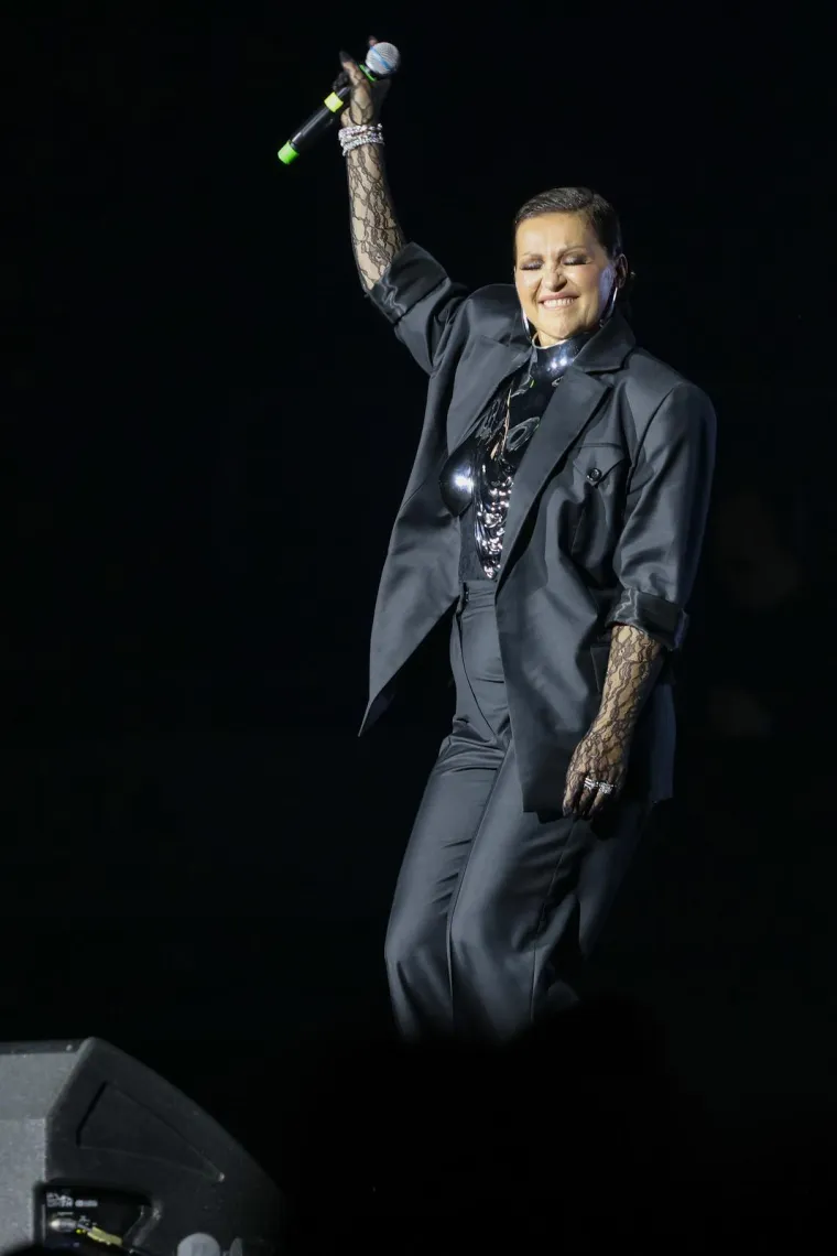 Zadrani su dobili pravu glazbenu poslasticu. Nina Badrić održala je koncert prepun emocija, pjesme i energije.