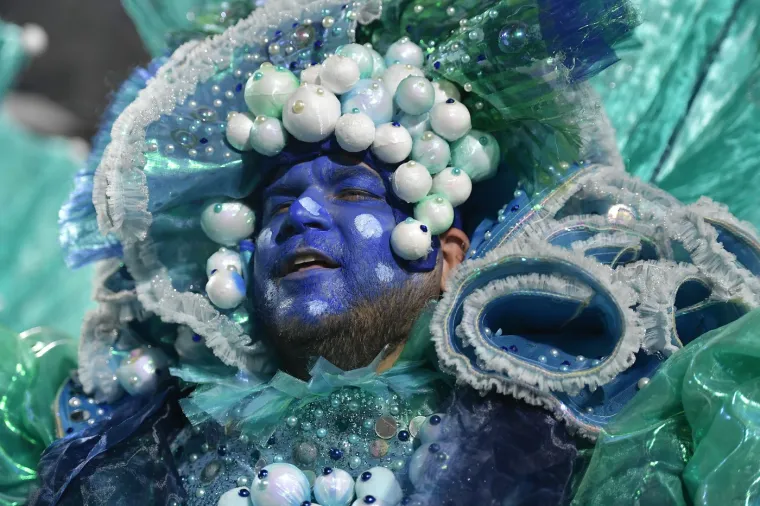 Izvođači iz škole sambe Grande Rio, koja je bila tijesno druga iza Beija-Flora, budno su pratili paradu.