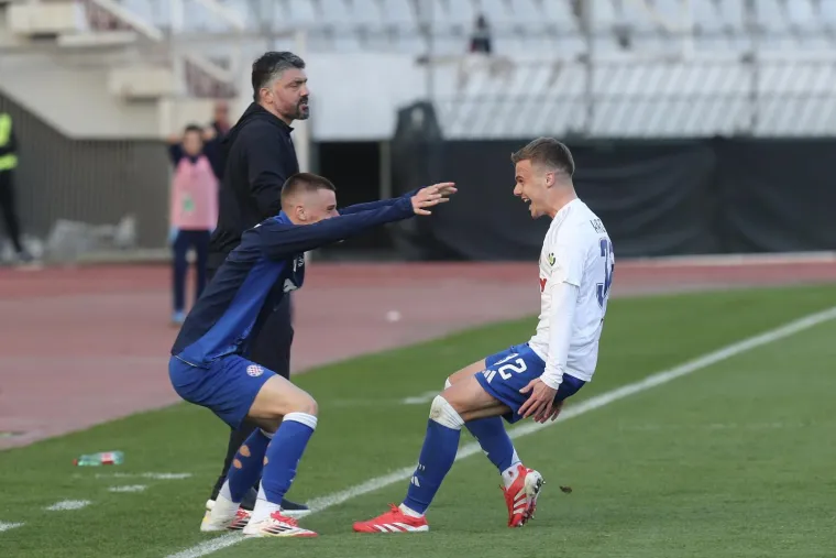 I&scaron;ao je odmah u zagrljaj Durdova.