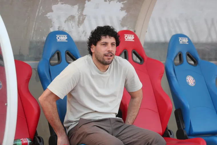 Ni Carević nije mogao vjerovati kada su mu suci poni&scaron;tili pogotke u prvom poluvremenu.