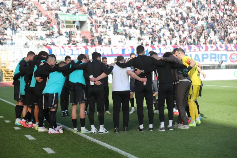 Klasnični pozdrav igrača i stožera Gorice prije utakmice.