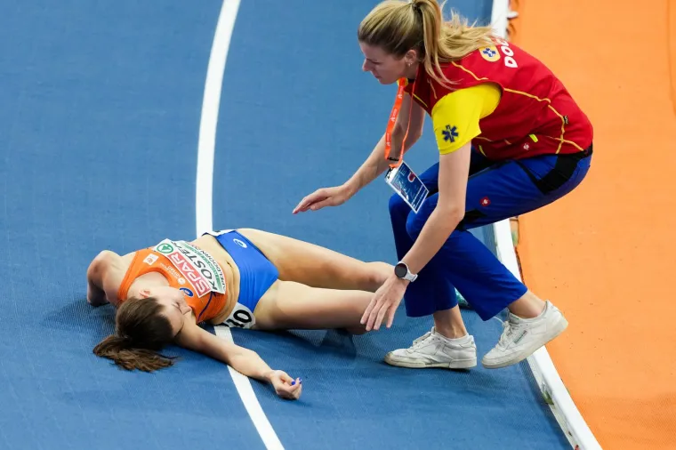 Zavr&scaron;ila na nosilima! Jeziv trenutak na EP-u: Sporta&scaron;ica izgubila svijest i ostala nepomična usred utrke