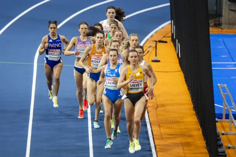 Zavr&scaron;ila na nosilima! Jeziv trenutak na EP-u: Sporta&scaron;ica izgubila svijest i ostala nepomična usred utrke