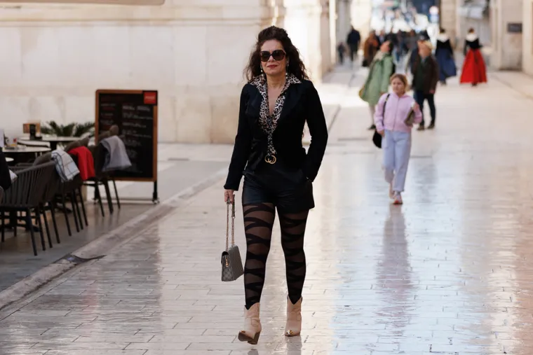 U Zadru je bilo vruće: Vitke dame podigle temperaturu u kratkim haljinama