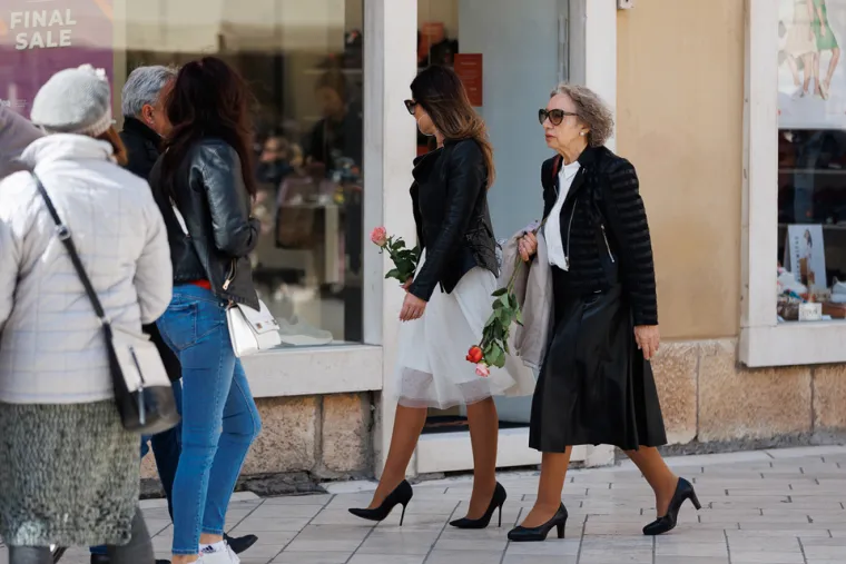 U Zadru je bilo vruće: Vitke dame podigle temperaturu u kratkim haljinama