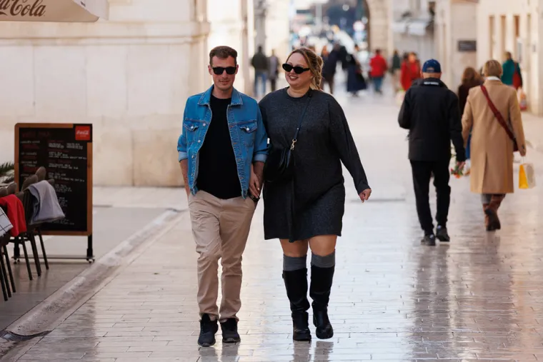 U Zadru je bilo vruće: Vitke dame podigle temperaturu u kratkim haljinama