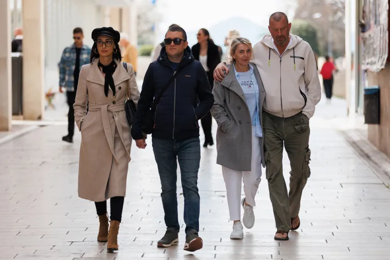 U Zadru je bilo vruće: Vitke dame podigle temperaturu u kratkim haljinama