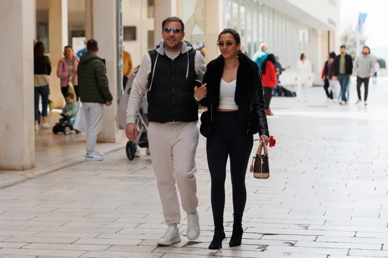 U Zadru je bilo vruće: Vitke dame podigle temperaturu u kratkim haljinama