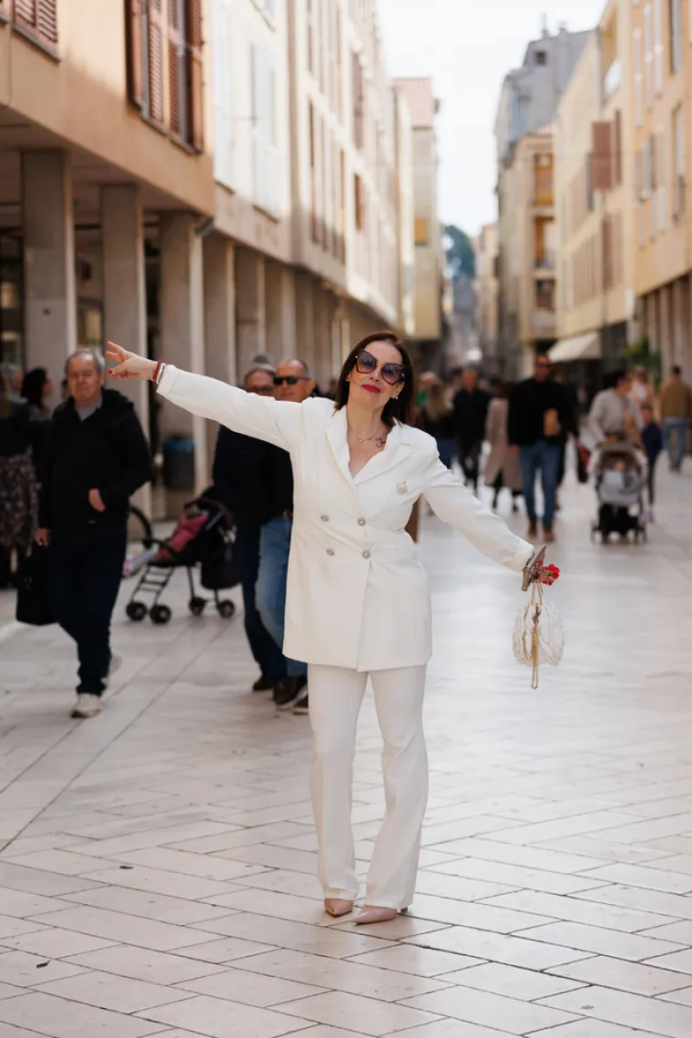 U Zadru je bilo vruće: Vitke dame podigle temperaturu u kratkim haljinama