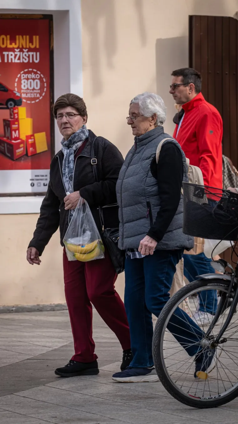 Cijeli Čakovec se crvenio od karanfila: Pažnju je posebno privukao jedan par