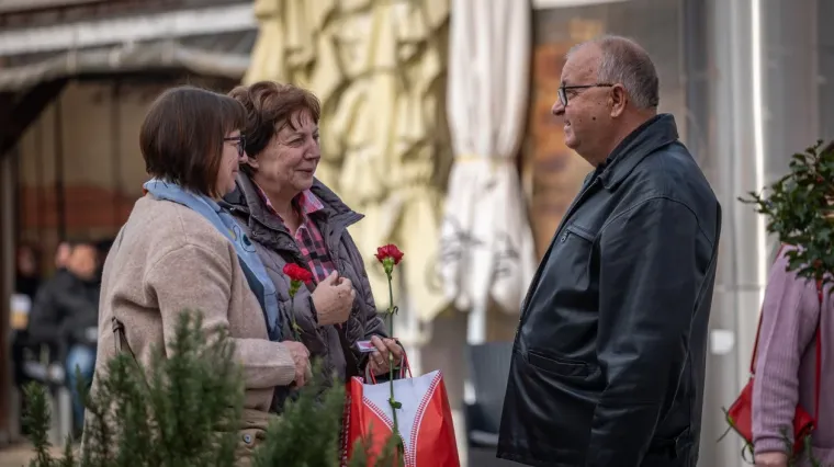 Cijeli Čakovec se crvenio od karanfila: Pažnju je posebno privukao jedan par