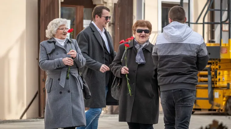 Cijeli Čakovec se crvenio od karanfila: Pažnju je posebno privukao jedan par