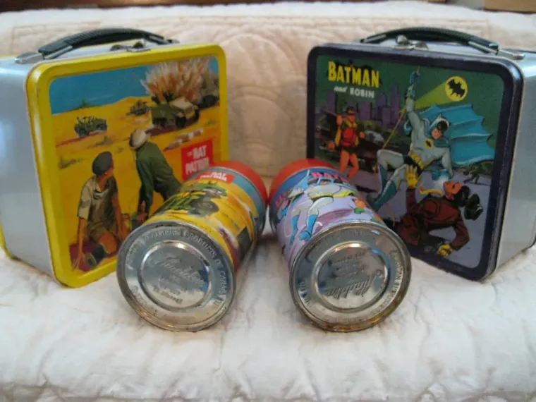 Metalne kutije za ručak s likovima iz crtića i filmova postale su kolekcionarski predmeti. Kutija s motivima iz &quot;Gilligan&apos;s Islanda&quot; prodana je za više od 2.400 eura, a kutija s Batmanom i Robinom iz 1966. za 2.000 eura.
