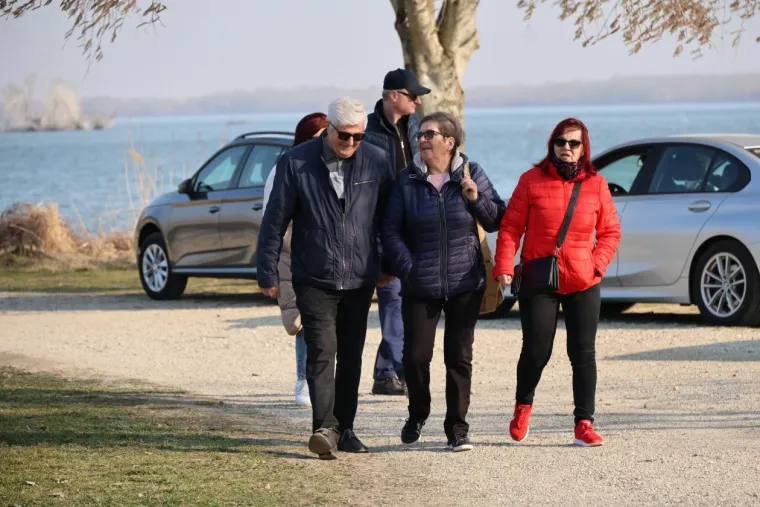 Zgodne djevojke okupirale Prelog: Mlada dama u kaputiću pokupila sve komplimente