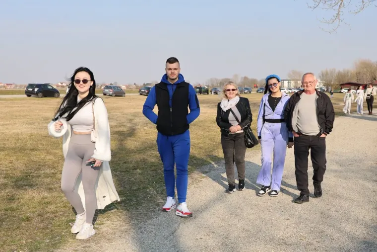 Zgodne djevojke okupirale Prelog: Mlada dama u kaputiću pokupila sve komplimente
