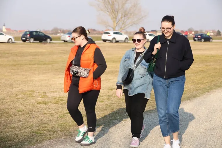 Zgodne djevojke okupirale Prelog: Mlada dama u kaputiću pokupila sve komplimente