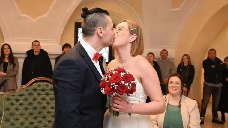 Brak su sklopili u vrlo kratkom vremenu, a bili su jedini par u showu koji je nastavio graditi ljubavni odnos i nakon završetka showa.