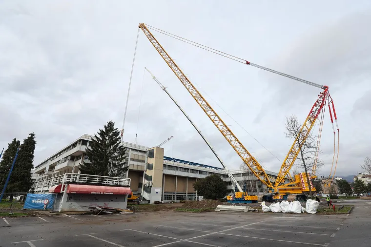 &quot;Riječ je o iznimno složenom projektu – Dom sportova nije samo oštećen u potresu, već se radi i o građevini iz sedamdesetih koja zahtijeva temeljitu obnovu. Zato sam posebno ponosan što smo nakon 17 godina najava upravo mi ti koji vraćamo sjaj ovom ključnom sportskom centru. Ovo je najveća obnova postojeće sportske infrastrukture u proteklih nekoliko desetljeća&quot;, rekao je zagrebački gradonačelnik Tomislav Tomašević na konferenciji za medije o ovom projektu.