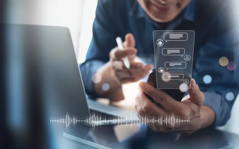 12. Internet - "Pariz u XX. stoljeću" iz 1863., govori o svijetu u kojem ljudi mogu komunicirati jedni s drugima zahvaljujući "svjetskom telegrafu". Osvaldo Portales-Alcantara ističe kako je ovo nevjerojatno slično World Wide Webu.