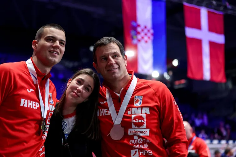 Ivica Mara&scaron; (desno) je glasnogovornik HRS-a i team manager reprezentacije Hrvatske u rukometu. Omiljena persona i divna osoba. 