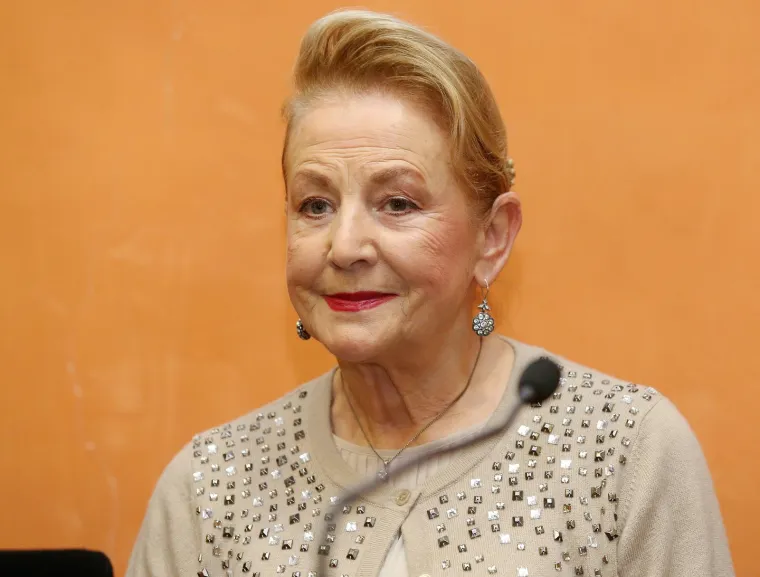 Mnogi je pamte po njezinom specifičnom stilu vođenja i prepoznatljivoj dikciji, zbog čega je ostala jedan od najupečatljivijih TV lica u Hrvatskoj.