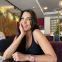 Alexa je objavila dvije zajedničke fotografije na Instagramu, dodavši emotikon srca, dok je sin bivšeg predsjednika Hajduka objavio videozapis u kojem pornoglumica sjedi u automobilu. 