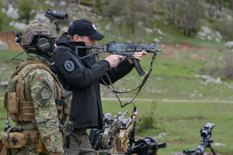 Prepoznajete li ovog mu&scaron;karca? Danas ima bujnu kosu i bradu i prijeti mu robija