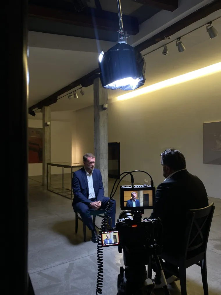 "&Scaron;to se tiče nalaza, ne možemo reći da je on lažan. On je kao takav postojao u medicinskoj dokumentaciji, ali to nije alkohol koji je izvađen iz moje krvi. To je znači alkohol koji je donesen na tijelo s ciljem dezinfekcije. Nije istina da sam na ikakvim lumpovanjima bio tu noć. Dakle, ja sam bio potpuno trijezan, bio sam potpuno sabran kao i svako jutro kad se ustajem i ne sjedam jednostavno u auto, a pogotovo taj dan kad ću imati oružje u rukama", kazao je Banožić u ekskluzivnom intervjuu Andriji Jarku, u kojem je također kazao da nije pretjecao, &scaron;to je suprotno tvrdnjana jedinog preživjelog svjedoka, policije i navoda u optužnici.