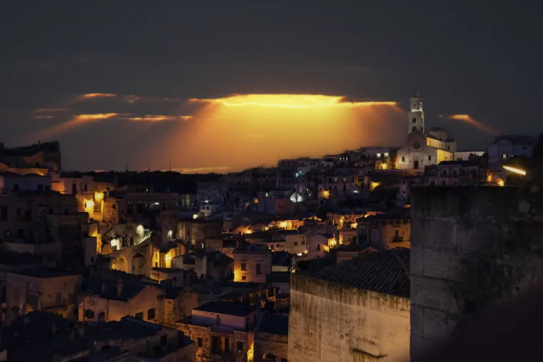 Godine 1993. sassi su proglašeni UNESCO-vom svjetskom baštinom, dok je 2019. Matera s ponosnom ponijela titulu Europske prijestolnice kulture.