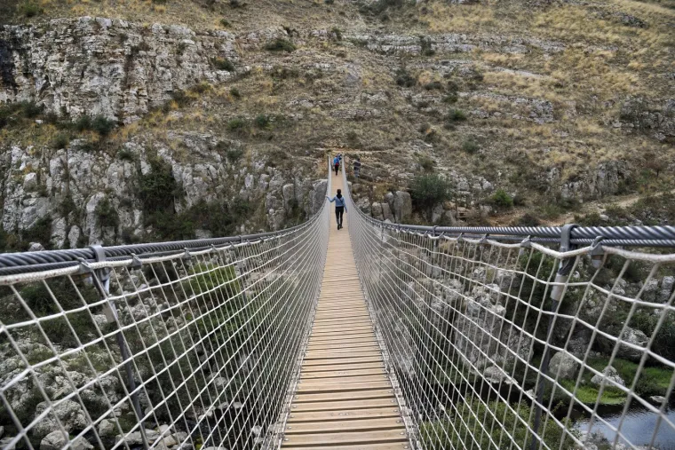 Neki i danas vjeruju da ovim gradom hodaju duše mrtvih te se zbog toga zaključavaju u domove