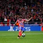 Marciniak nije otišao osobno provjeriti snimku nego je poništio gol na poziv iz VAR sobe. Bivši španjolski sudac Mateu Lahoz rekao je da bi on, da je sudio tu utakmicu, otišao osobno provjeriti snimku.

&quot;Da ja moram donijeti tako važnu odluku ne bih bio miran dok sam ne pogledam spornu situaciju. Tehnologija se dobro koristi, ali sudac mora vlastitim očima vidjeti događaj i presuditi. Zato sada i imamo ovu polemiku&quot;, rekao je Lahoz.