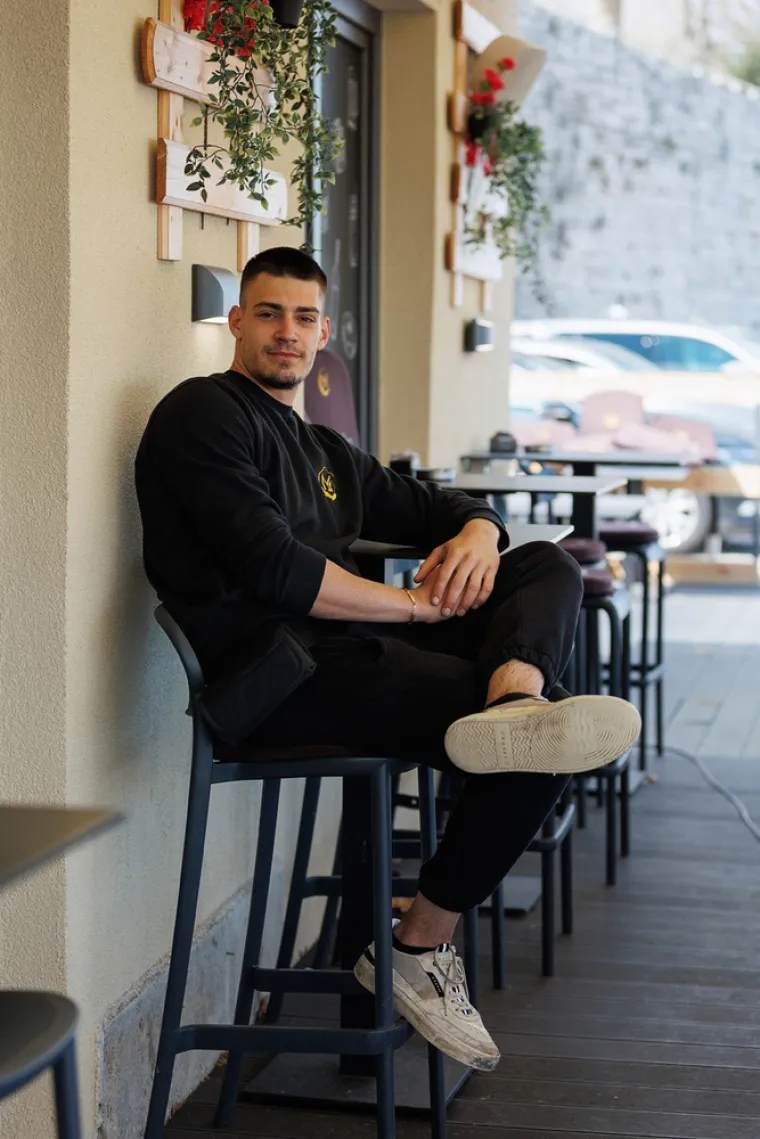 Nema tko ju nije gledao: Misteriozna Zadranka sve je ostavila bez teksta svojim stilom