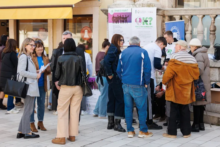 Nema tko ju nije gledao: Misteriozna Zadranka sve je ostavila bez teksta svojim stilom