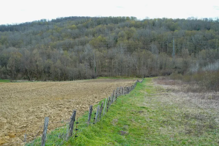 Ovdje su pronađeni ostaci žene u izgorenom vozilu, &scaron;okirani mje&scaron;tani: 'Čuli smo da je s njom bio neki stranac'