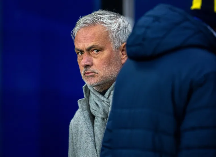 Mourinho divljao, bacao i urlao na suca, a pogledajte kako je posramio Livakovića