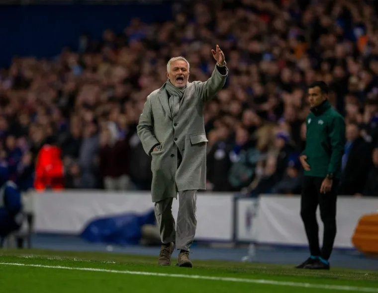 Mourinho divljao, bacao i urlao na suca, a pogledajte kako je posramio Livakovića