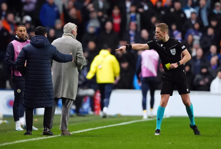 Mourinho divljao, bacao i urlao na suca, a pogledajte kako je posramio Livakovića