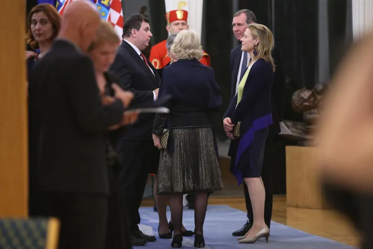 Jakov Kitarović u društvu kraljice Camile 